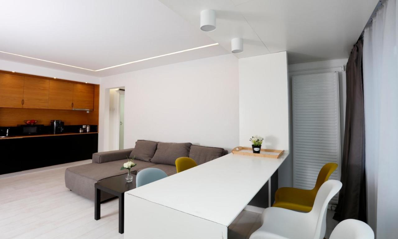 Platinum Apartment With 2 Bedrooms บูคาเรสต์ ภายนอก รูปภาพ