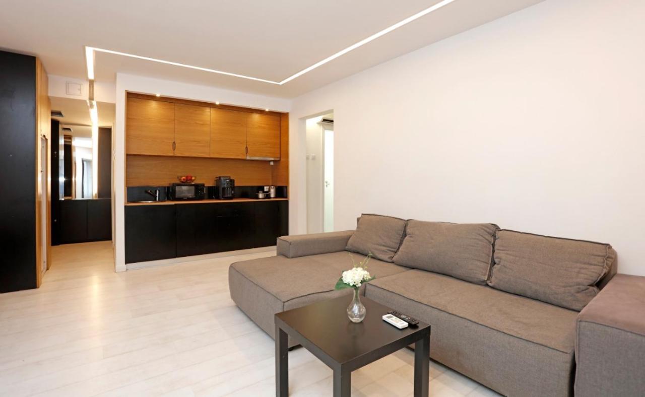Platinum Apartment With 2 Bedrooms บูคาเรสต์ ภายนอก รูปภาพ